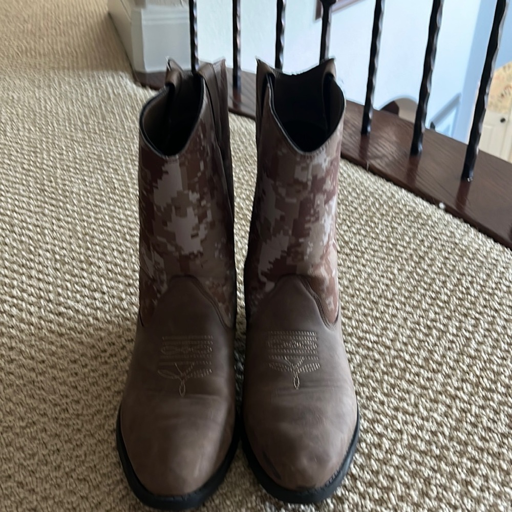 Men's boots brown